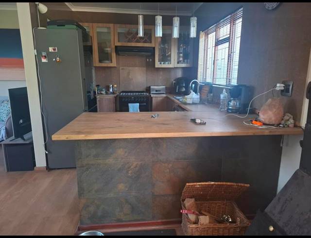 3 BEDROOM PROPERTY TO RENT IN VREDEKLOOF EAST